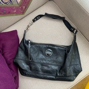 Pre-loved Black Leather Coach Shoulder Bag